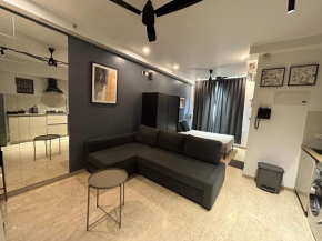 Studio Apartment at Hiranandani estate - London Theme